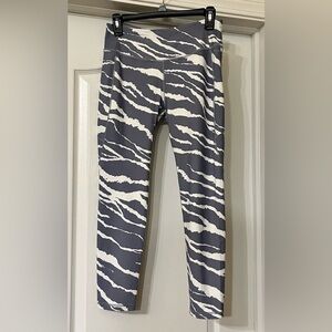 CALIA By Carrie Underwood Blue White Animal Print Mid Rise Pocket Med Leggings